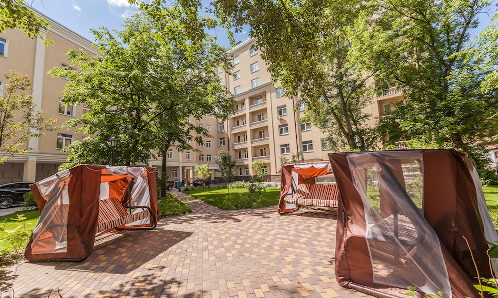 двор Дом на Красина